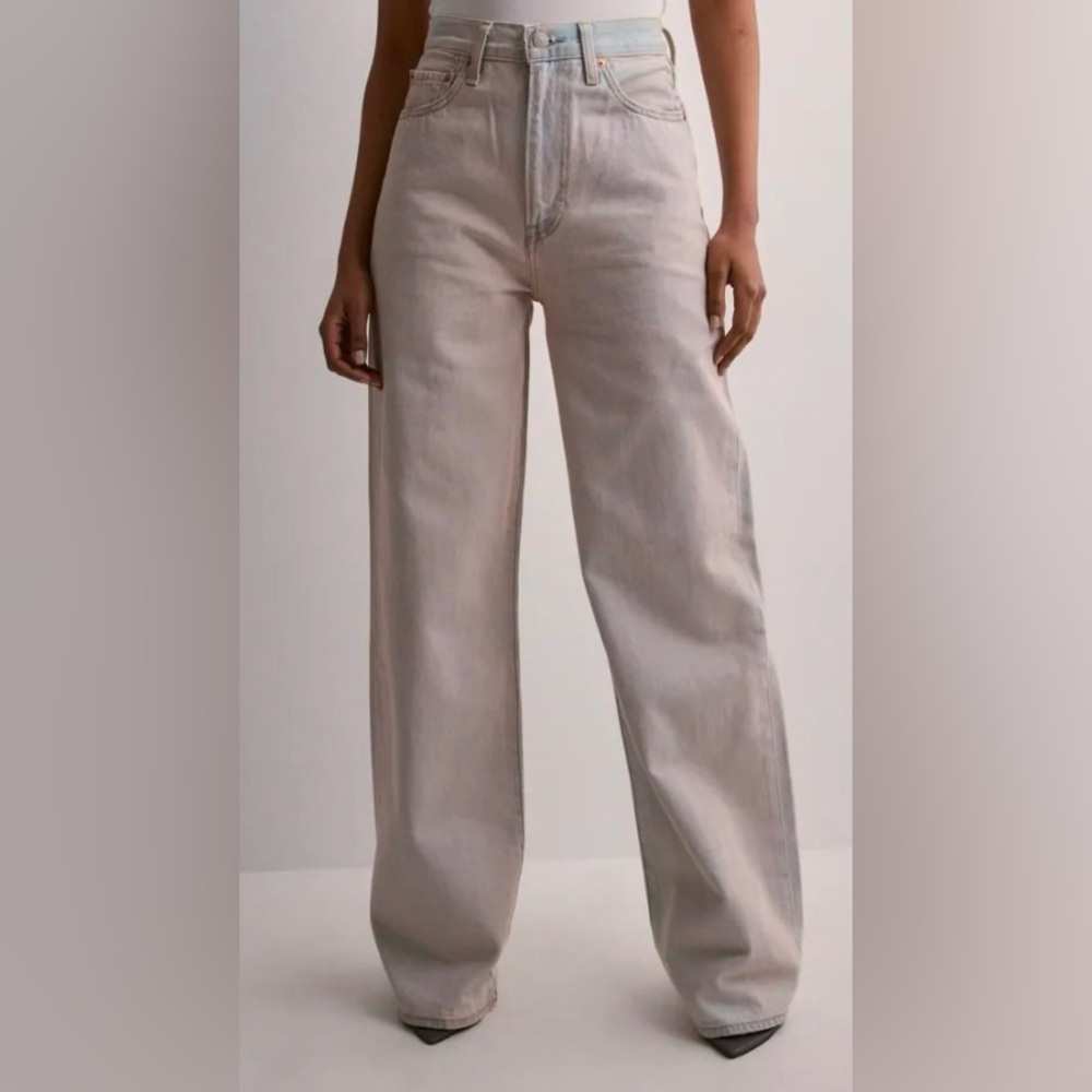 Levi’s Ribcage Wide Leg Jeans in Fairy Dust Dreams Light Wash Size 27 70s 90s